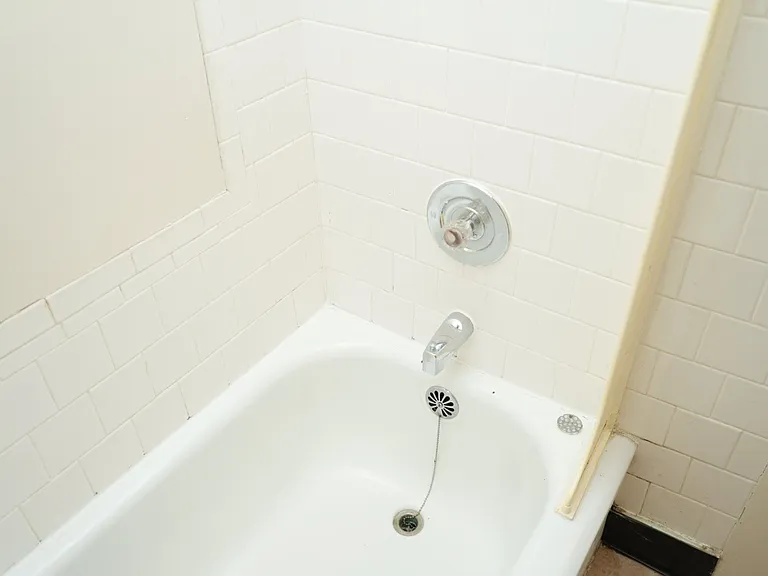 109 Piedmont Ave N — Photo 24