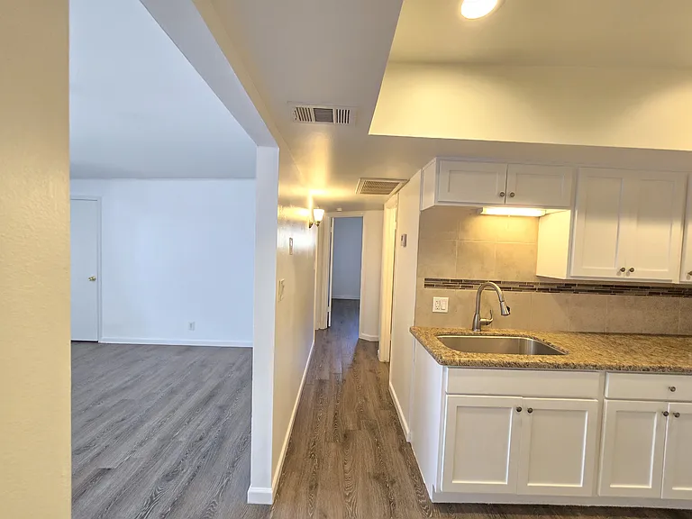 524 W Malibu Dr #4 — Photo 11