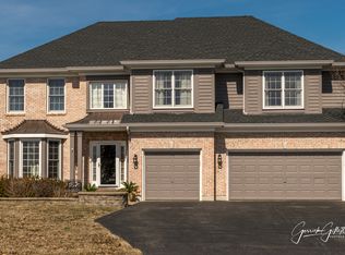 523 Prairie Ridge Ln, North Aurora, IL 60542