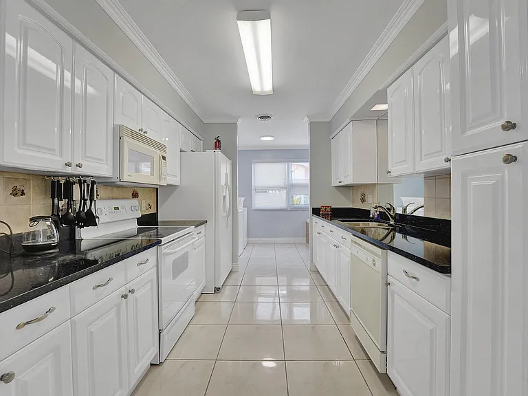 2633 Adams St — Photo 8