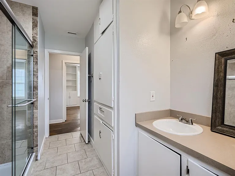 1204 E 31st St — Photo 9