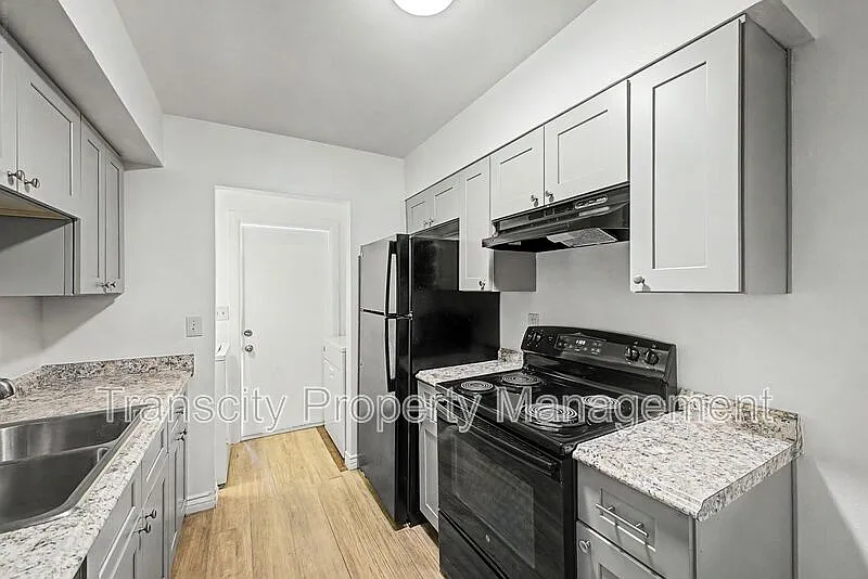 2 bed, 1.0 bath, 952 sqft, $1,295 — Photo 4