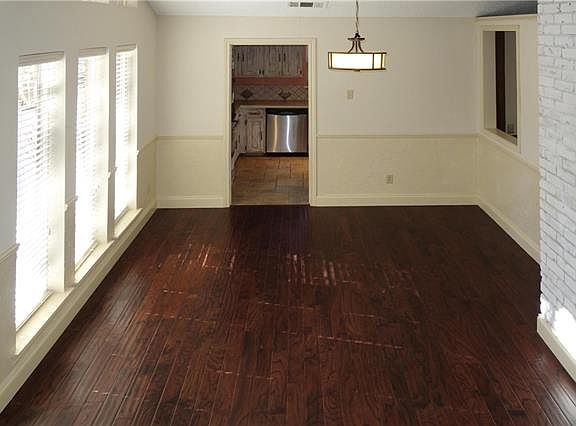 3rd image of 1605 Scottsdale Dr