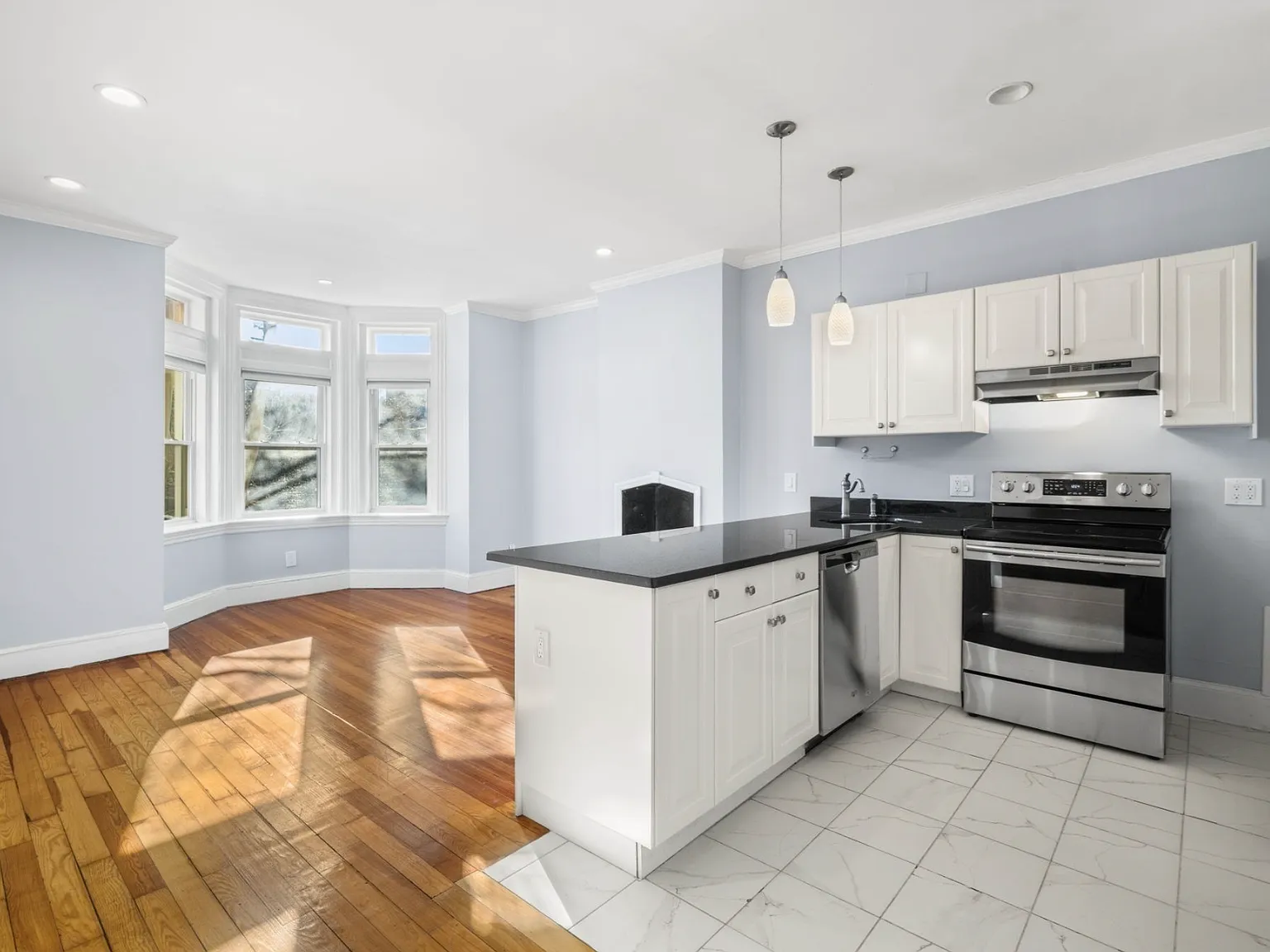 2 bed, 806 sqft, $3,000 — Photo 2
