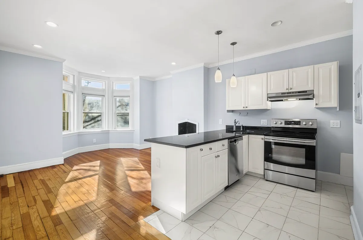 Building Photo - 1834 Beacon St #5