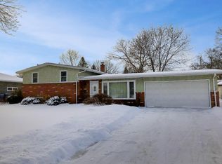 2184 Mohawk Rd E, North Saint Paul, MN 55109