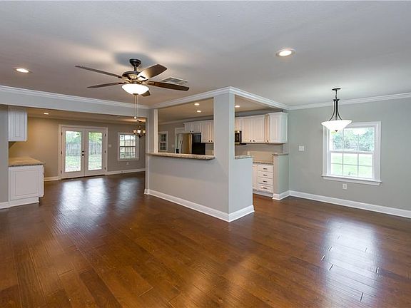4th image of 1600 Dudley Ln
