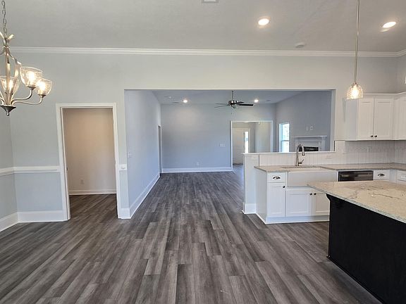 5th image of 935 Holbrook Drive