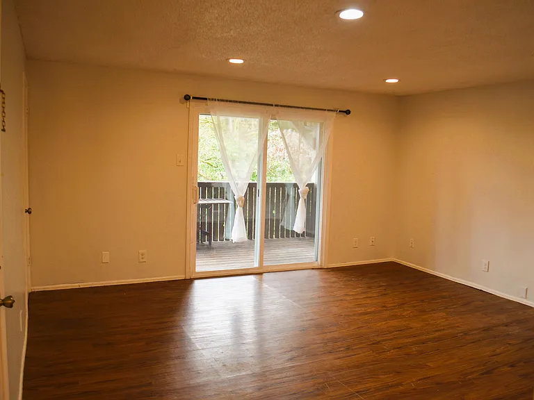 319 Linn Ave #319 — Photo 2