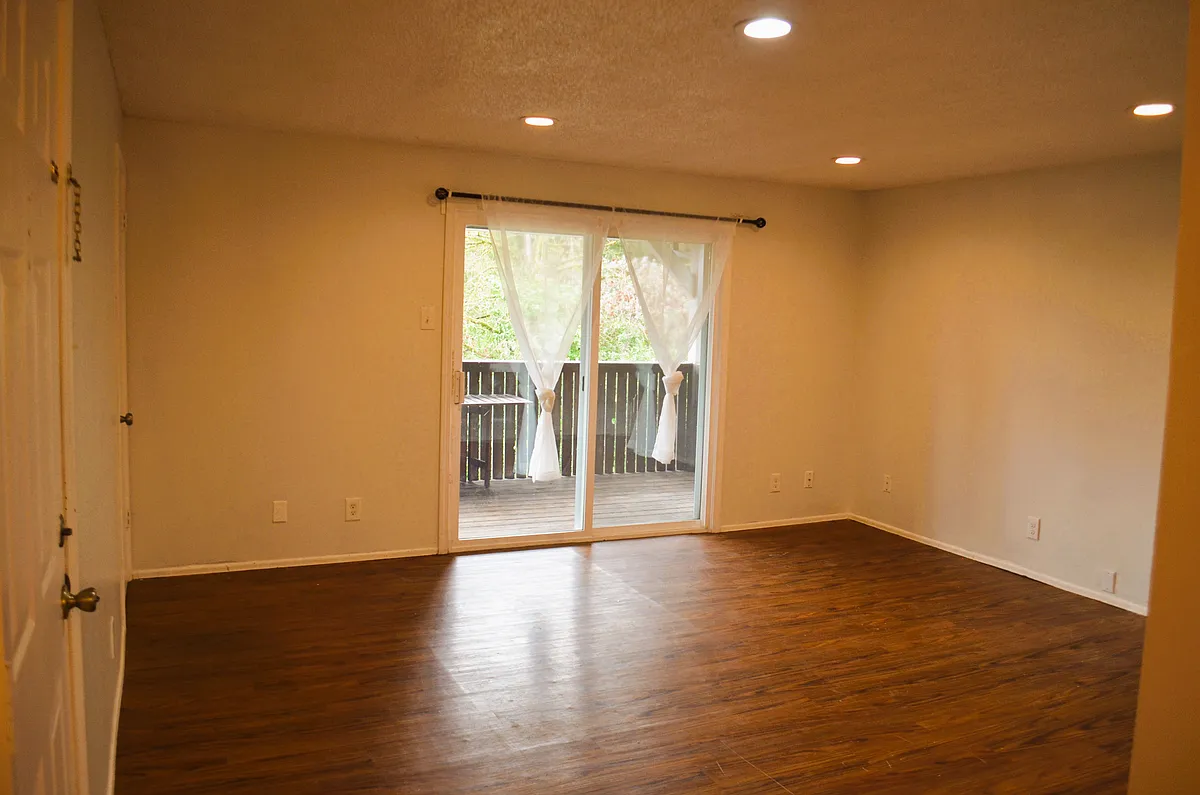 Building Photo - 319 Linn Ave #319