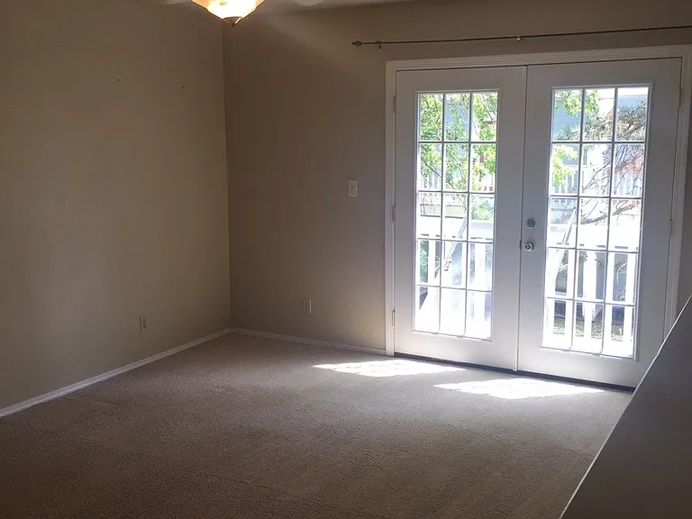 1037 E 57th Pl #5 — Photo 2
