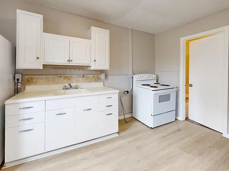 2550 Elyria Ave — Photo 49