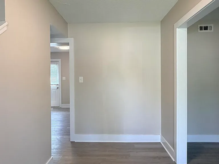 220 Branchwood Dr — Photo 2