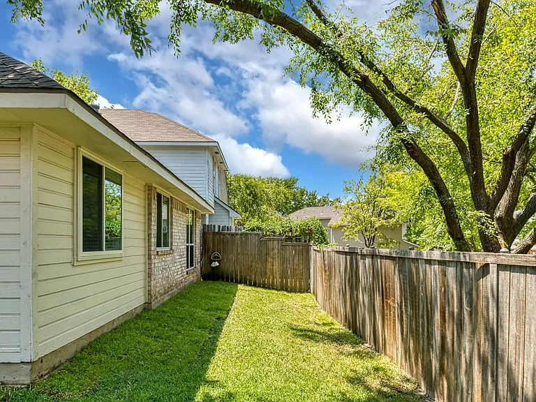 1329 Maywood Ct — Photo 21