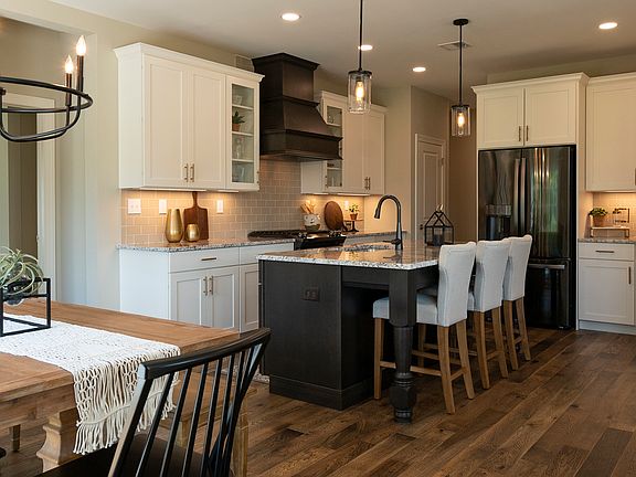 Vynecrest Traditional Kitchen