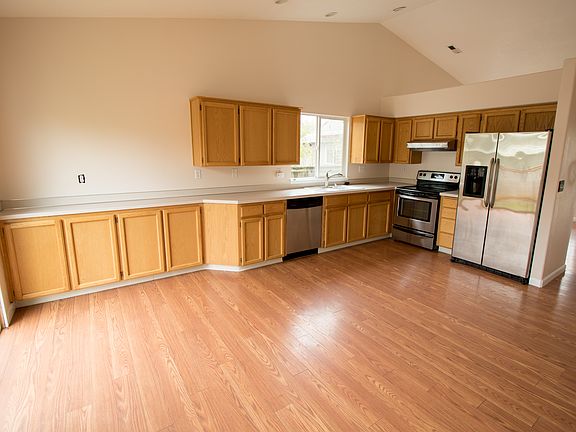 2nd image of 1808 SE 182nd Pl