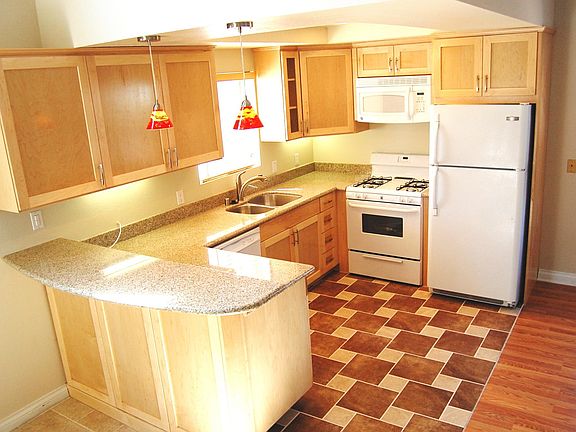 3rd image of 243 Glendora Ave #B