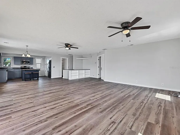4212 3rd Ave NE — Photo 23