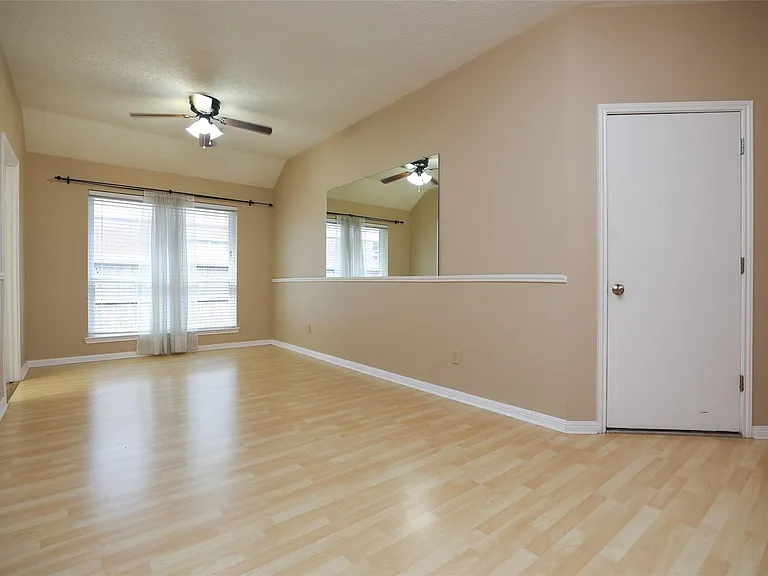 22815 Red River Dr — Photo 4