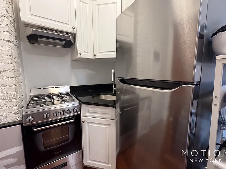 1261 Park Ave #15 — Photo 3