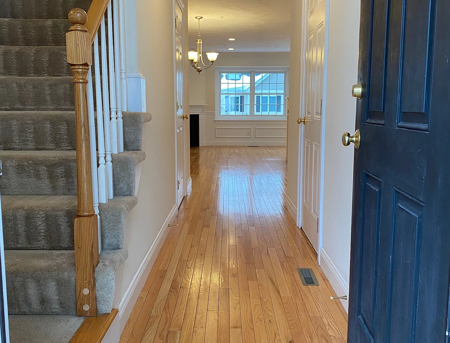 2 bed, 2.5 bath, 2100 sqft, $3,000 — Photo 2