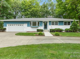 7117 Cascade Rd SE, Grand Rapids, MI 49546