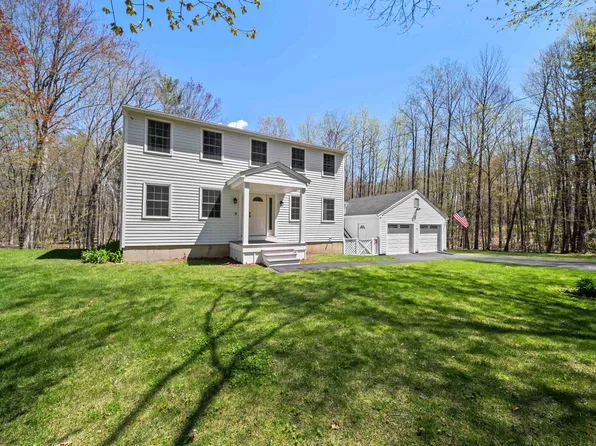 15 Earle Drive, Lee, NH 03861