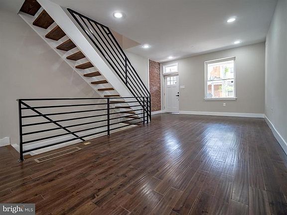 3rd image of 2930 Nicholas St