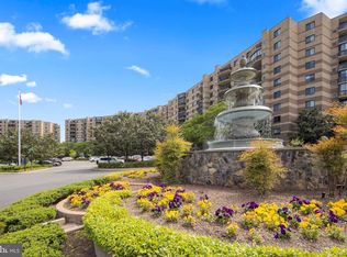 8340 Greensboro Dr APT 126, Mc Lean, VA 22102
