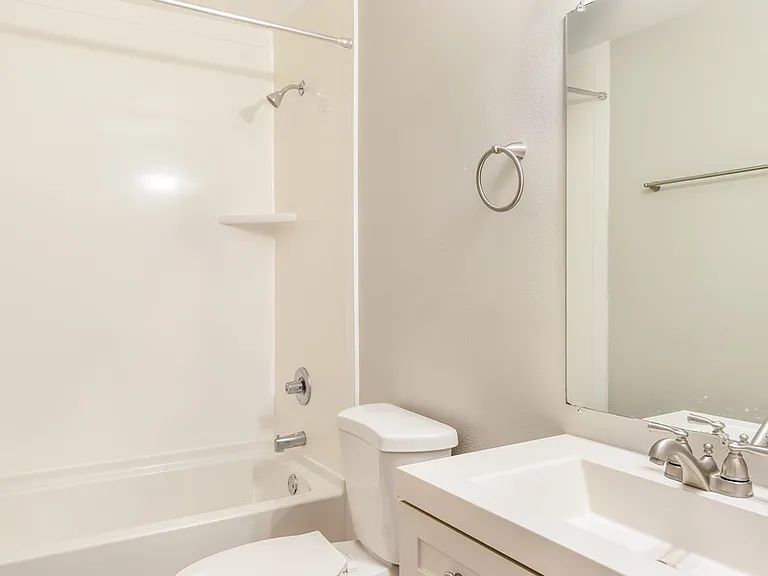 2310 E Webster Pl #103 — Photo 8