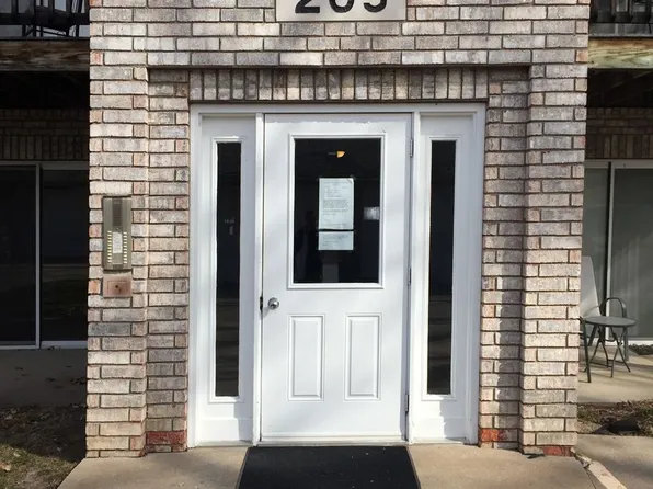 205 5th St APT 3, Coralville, IA 52241