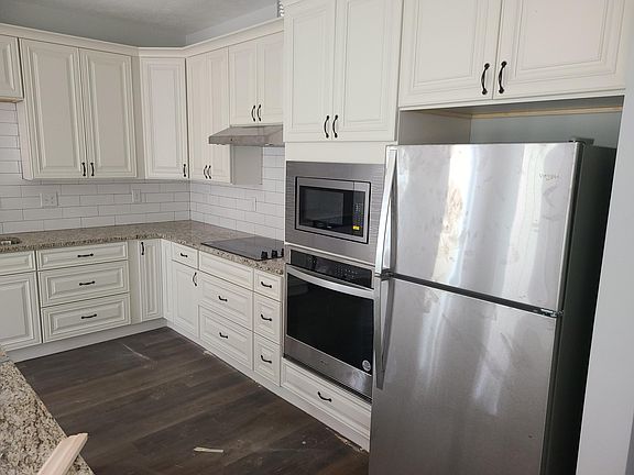 2nd image of 2622 Leland Dr. Drive