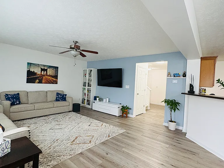 2467 Middle View Dr — Photo 5
