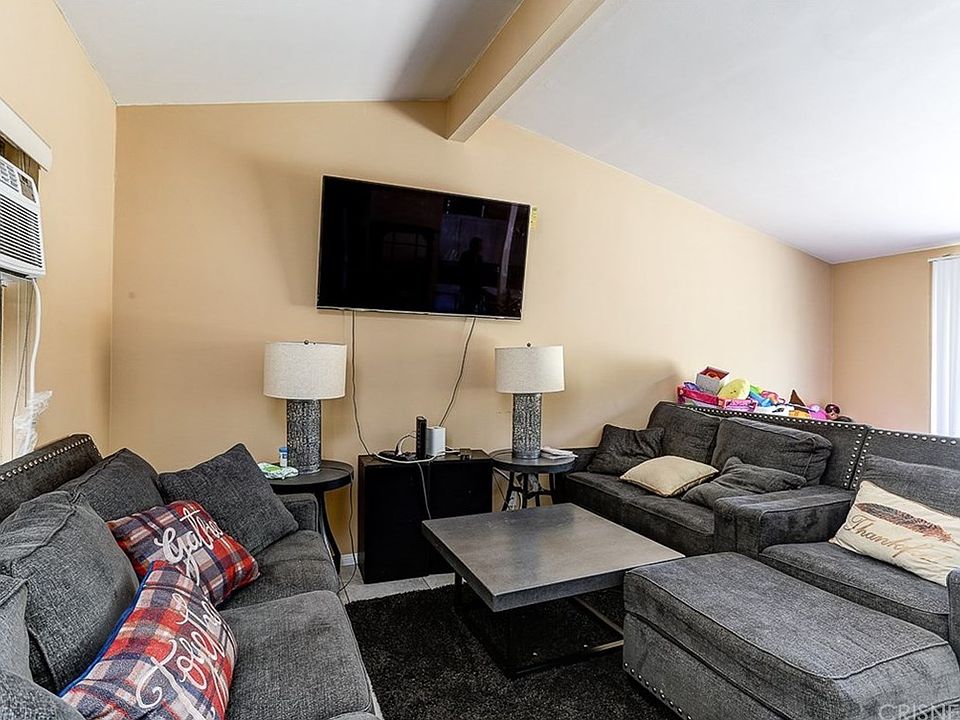 1st image of 27466 Crossglade Ave