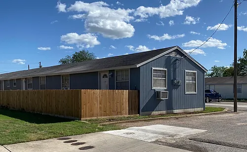 710 E Avenue G #5 Photo 1