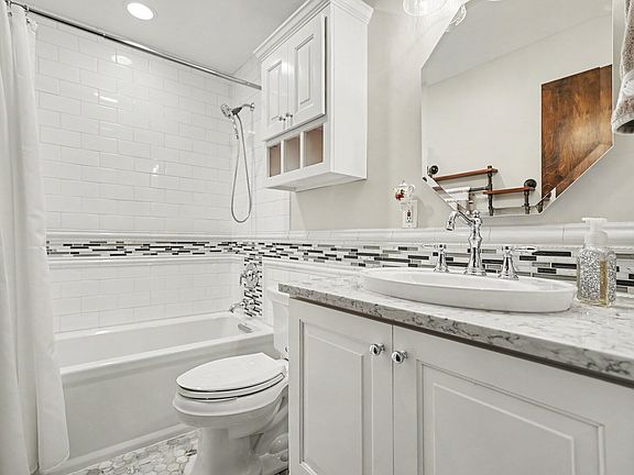 5th image of 2070 Sapphire Ln