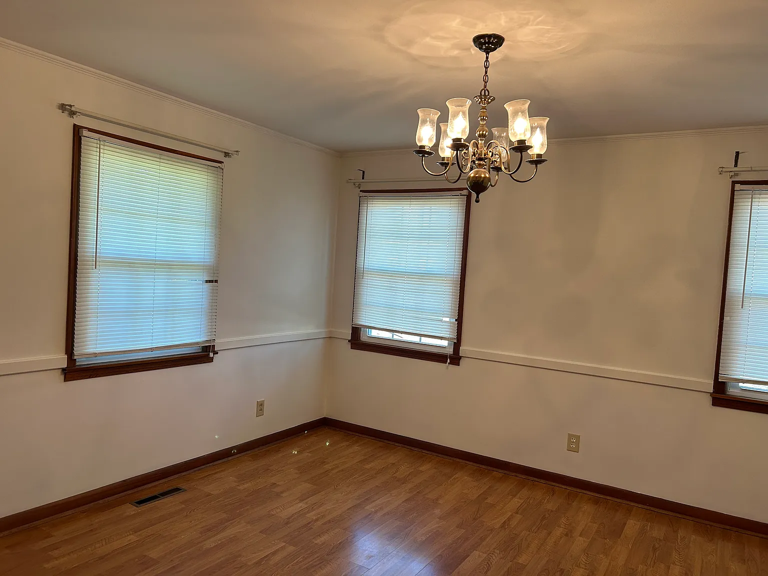 3 bed, 2160 sqft, $1,500 — Photo 4