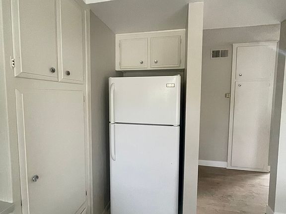 5th image of 838 Eucalyptus Ave #3