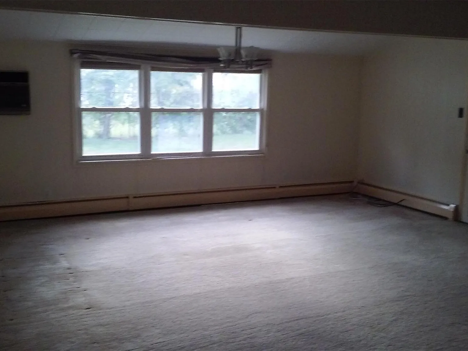 4 bed, 2.0 bath, 1400 sqft, $4,500 — Photo 4