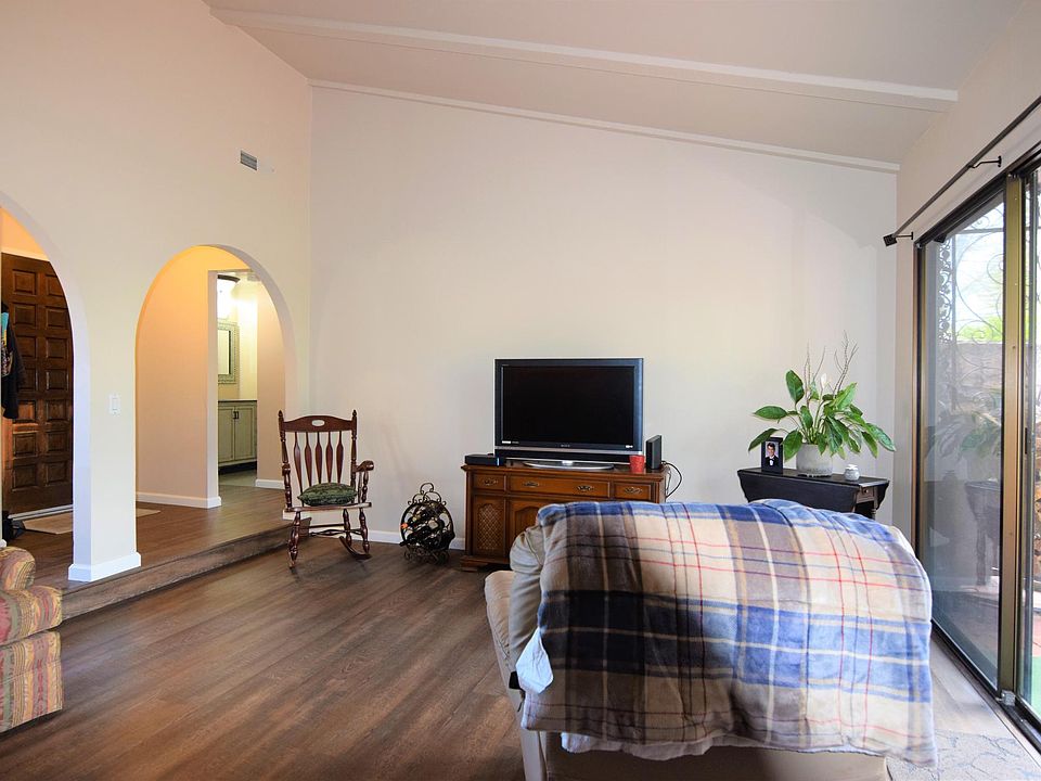 1st image of 170 La Mancha Dr