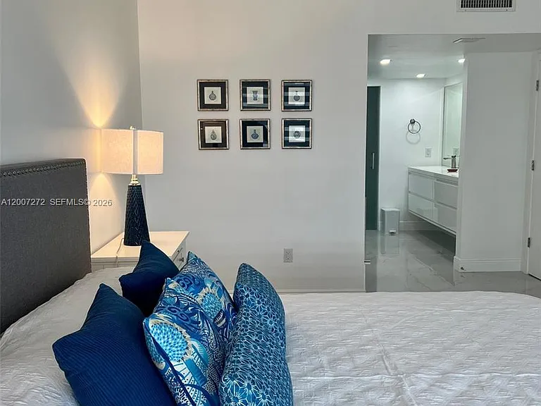 155 Ocean Lane Dr #1011 — Photo 34