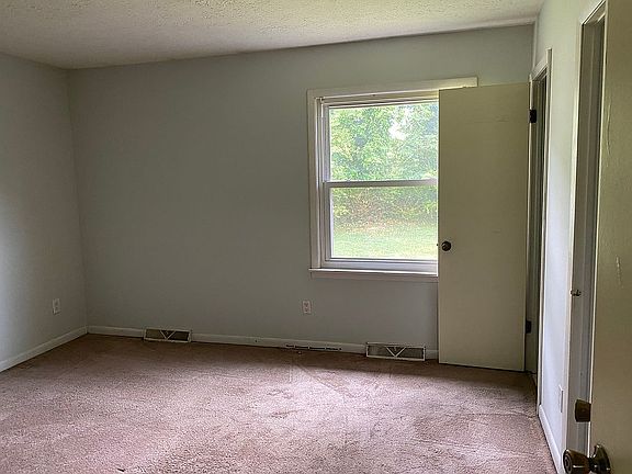 3rd image of 1036 Long Meadows Dr