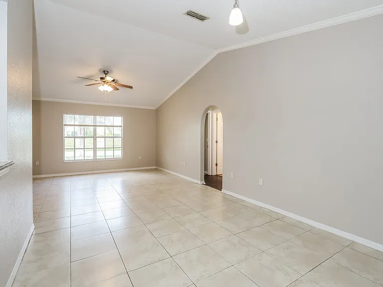 18725 Parade Rd — Photo 4