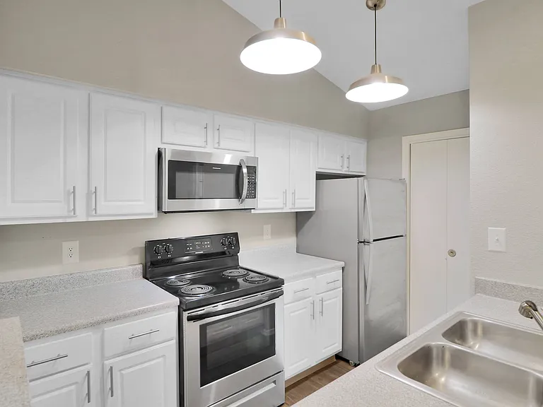 Silverwood Apartments — Photo 7