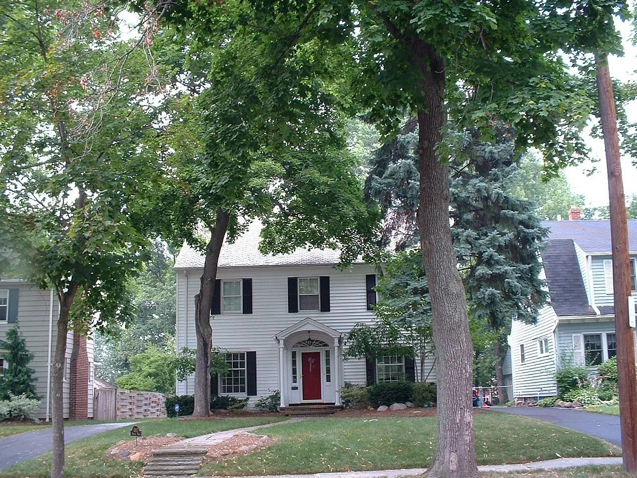 15817 Fernway Rd photo 1