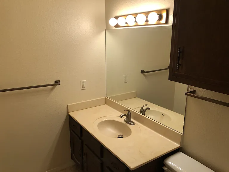 914 W Meadowmere Ln — Photo 20
