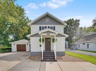 309 6th St SE, Independence, IA 50644