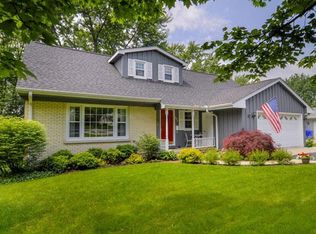 546 Wilshire Ave, Glen Ellyn, IL 60137