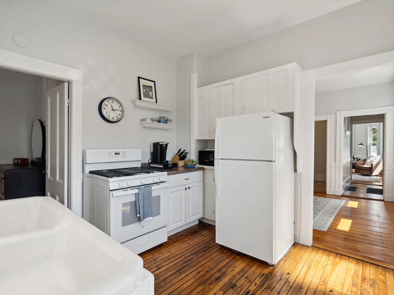 2 bed, 900 sqft, $2,500 — Photo 4