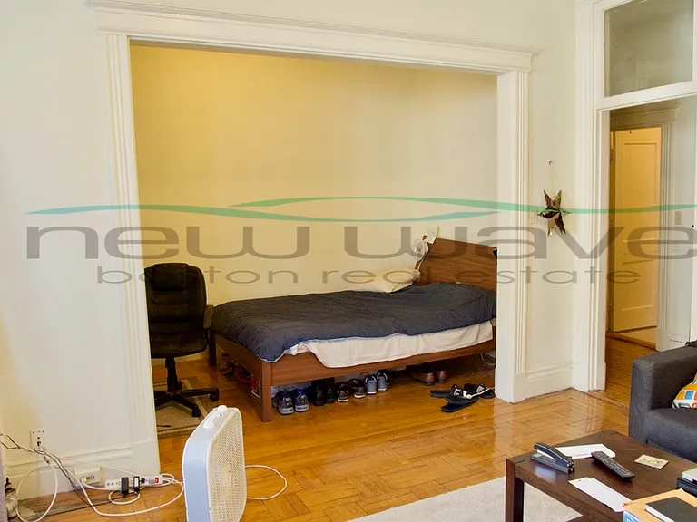 32 Queensberry St #2 — Photo 2